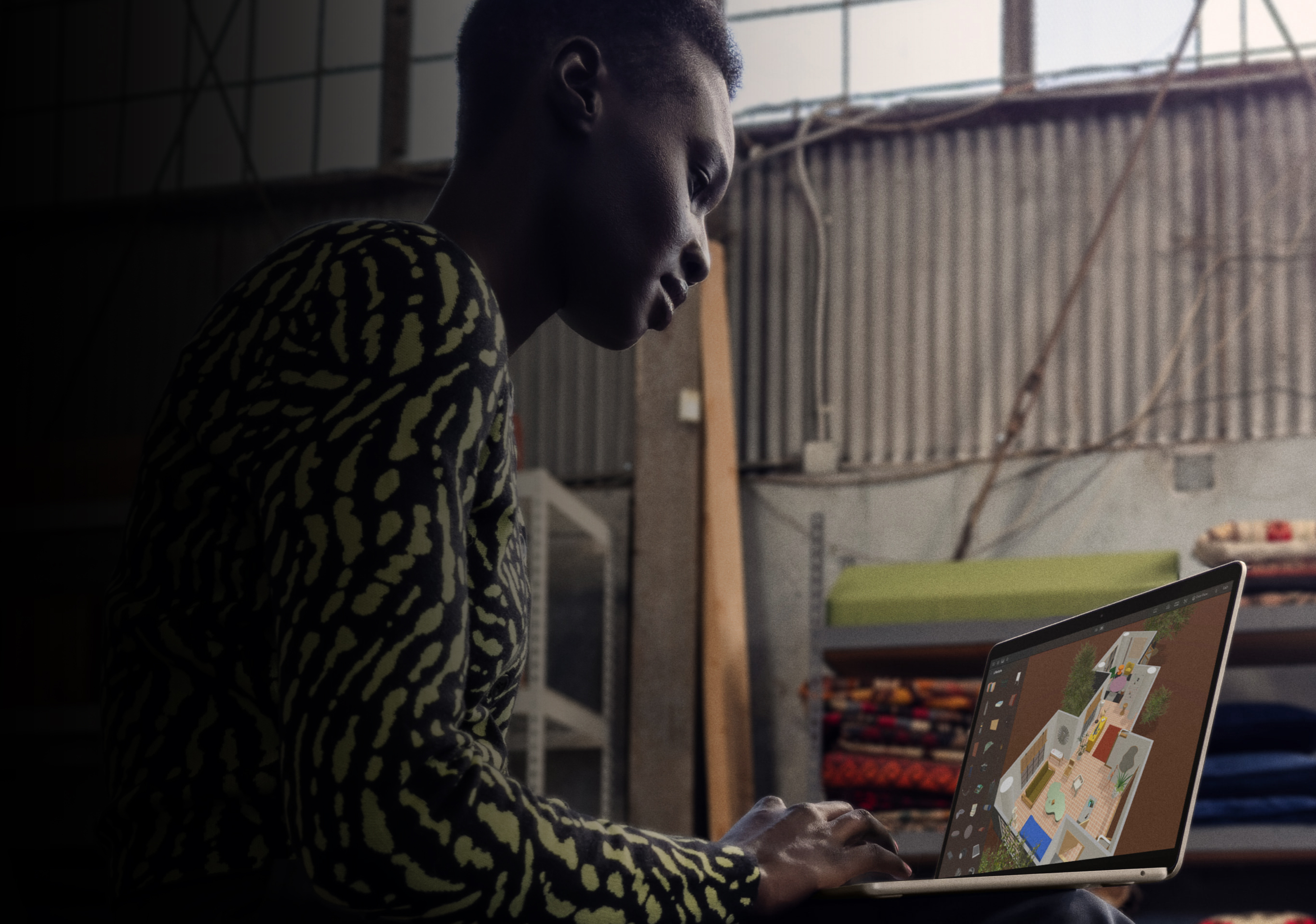 <p>Tilbúin til verka og vinnu</p>
<p style="color: white; font-size: 1rem; font-weight: 400; line-height: 1.75rem;"><br />MacBook Air eru mjög snarpar og hafa þær hentað námsmönnum einstaklega vel, enda léttar og meðfærilegar.<br /><br />MacBook Air M2 má tengja við einn auka skjá.<br />MacBook Air M3 og M4 má tengja við allt að tvo auka skjái.</p>